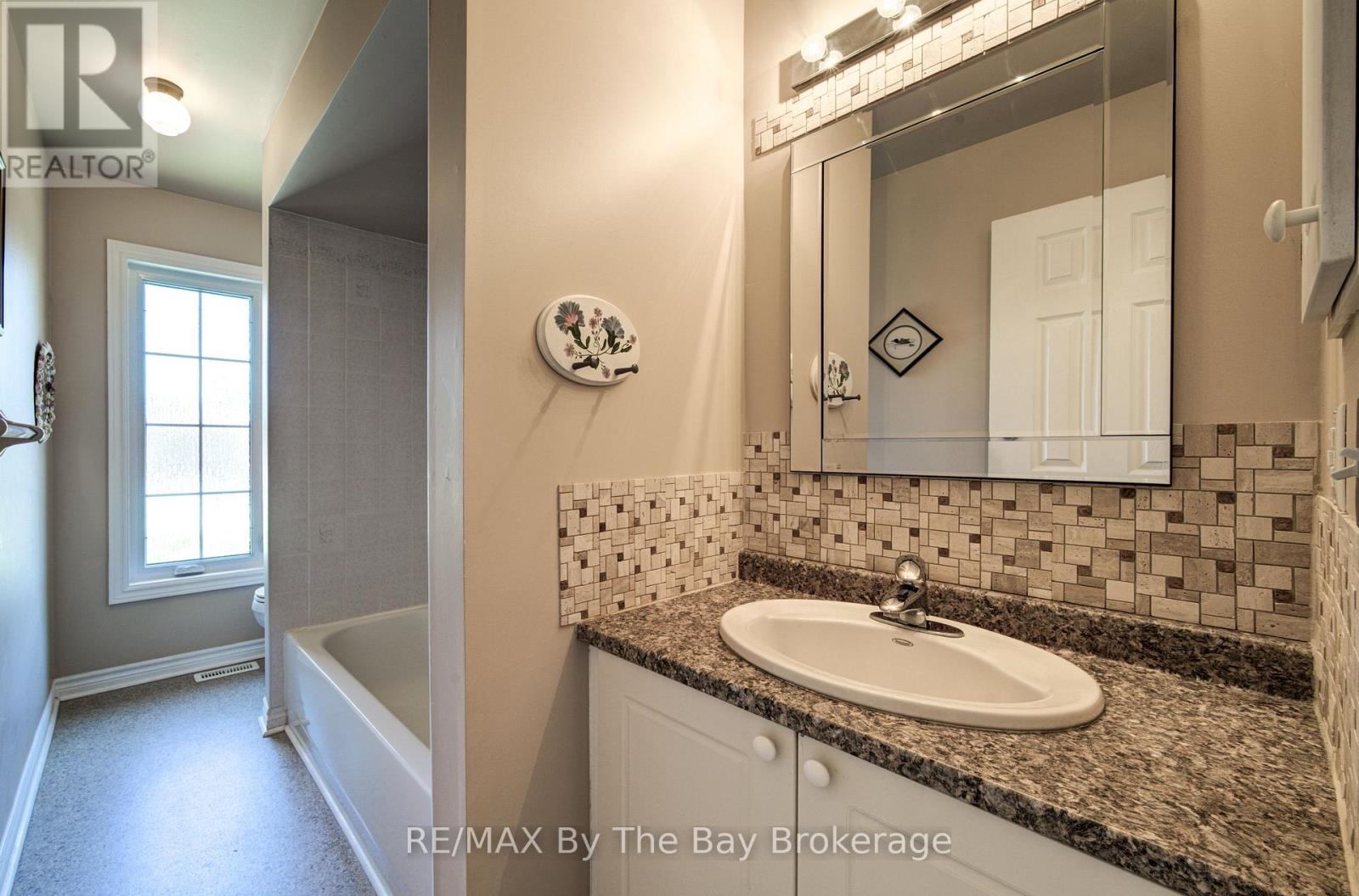 12 Silver Birch Avenue, Wasaga Beach, Ontario  L9Z 1B7 - Photo 23 - S13212758