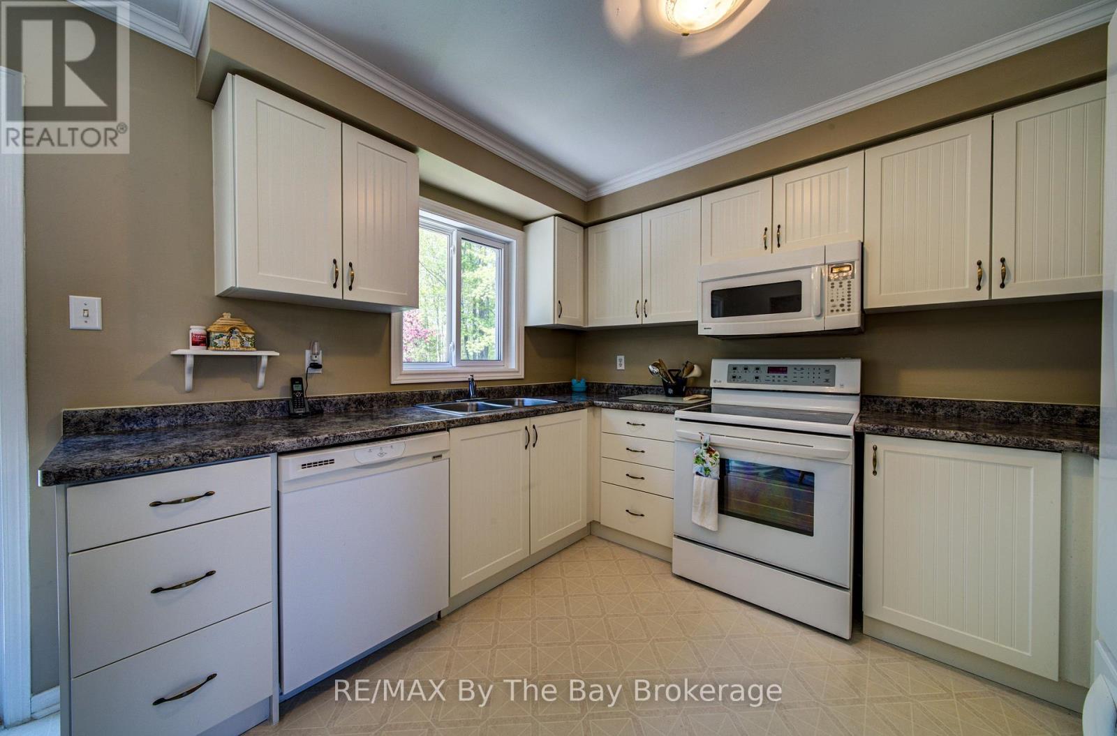 12 Silver Birch Avenue, Wasaga Beach, Ontario  L9Z 1B7 - Photo 3 - S13212758