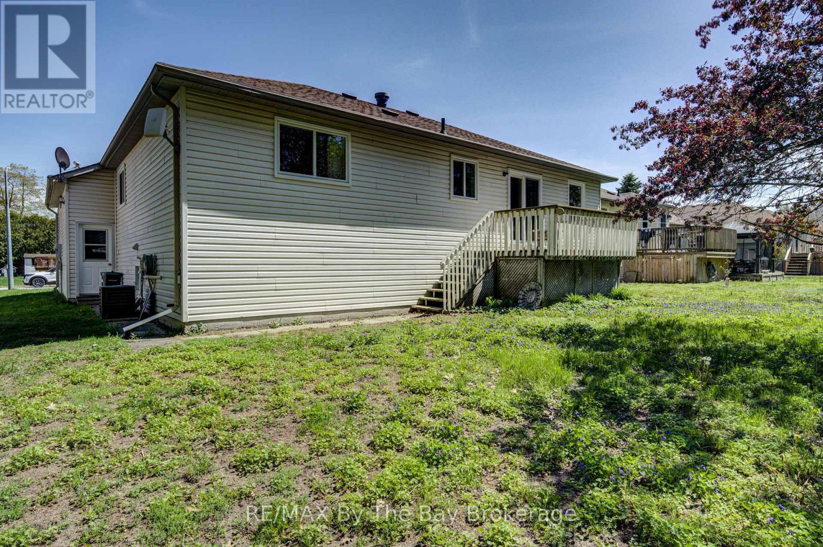 12 Silver Birch Avenue, Wasaga Beach, Ontario  L9Z 1B7 - Photo 38 - S13212758
