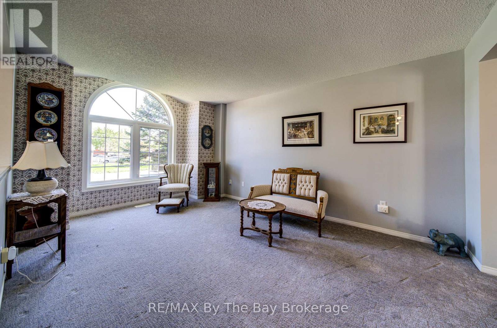 12 Silver Birch Avenue, Wasaga Beach, Ontario  L9Z 1B7 - Photo 4 - S13212758