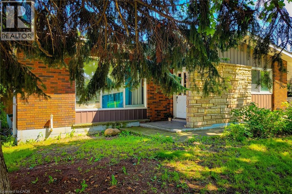1 Vera Court, Hamilton, Ontario  L8K 4G7 - Photo 2 - 40834787