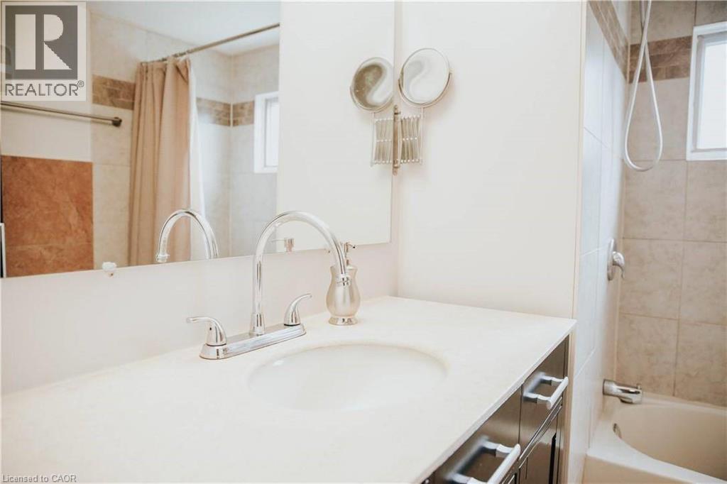 1 Vera Court, Hamilton, Ontario  L8K 4G7 - Photo 23 - 40834787