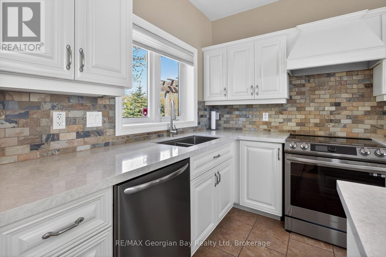 656 Aberdeen Boulevard, Midland, Ontario  L4R 5N9 - Photo 7 - S13213930