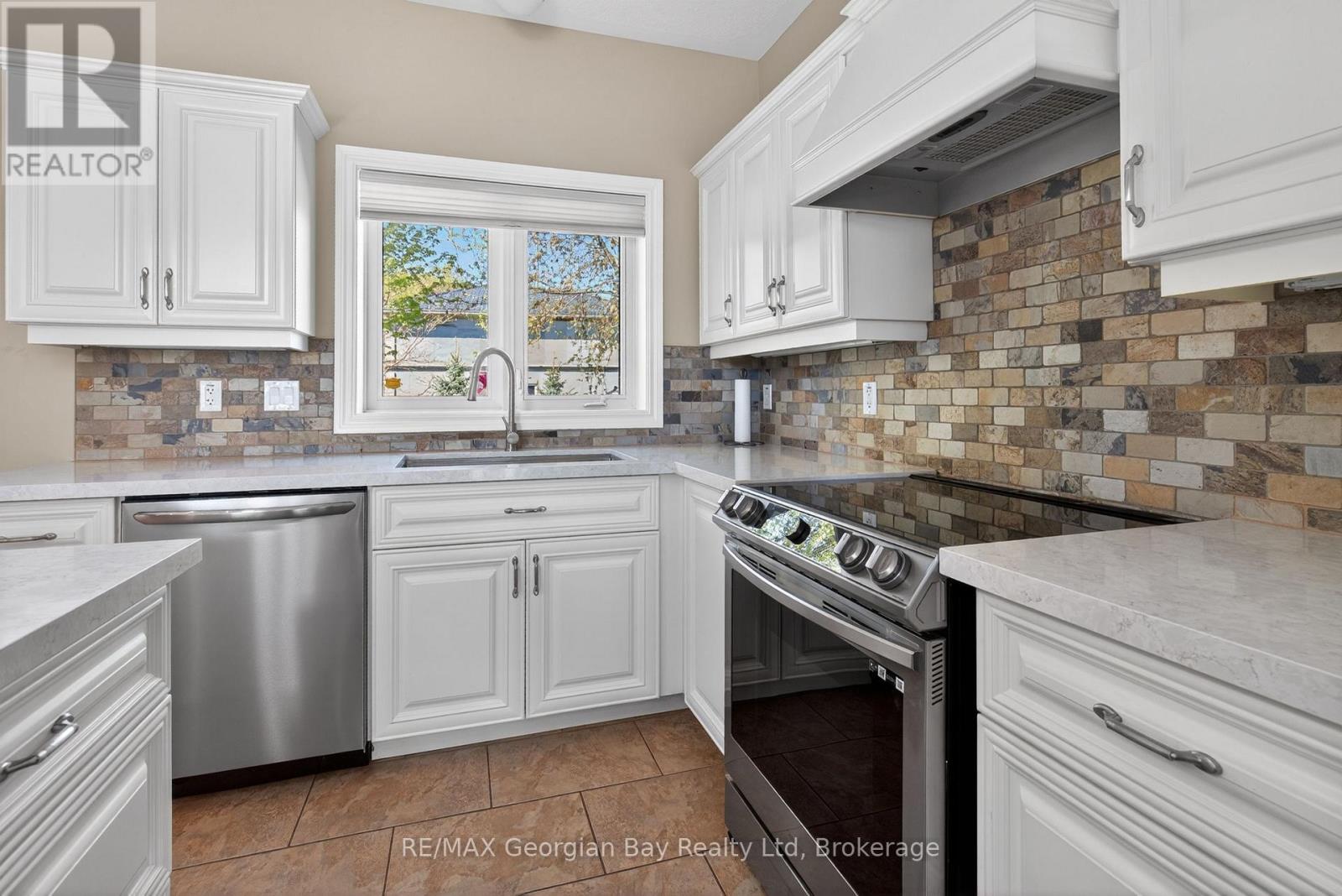 656 Aberdeen Boulevard, Midland, Ontario  L4R 5N9 - Photo 8 - S13213930