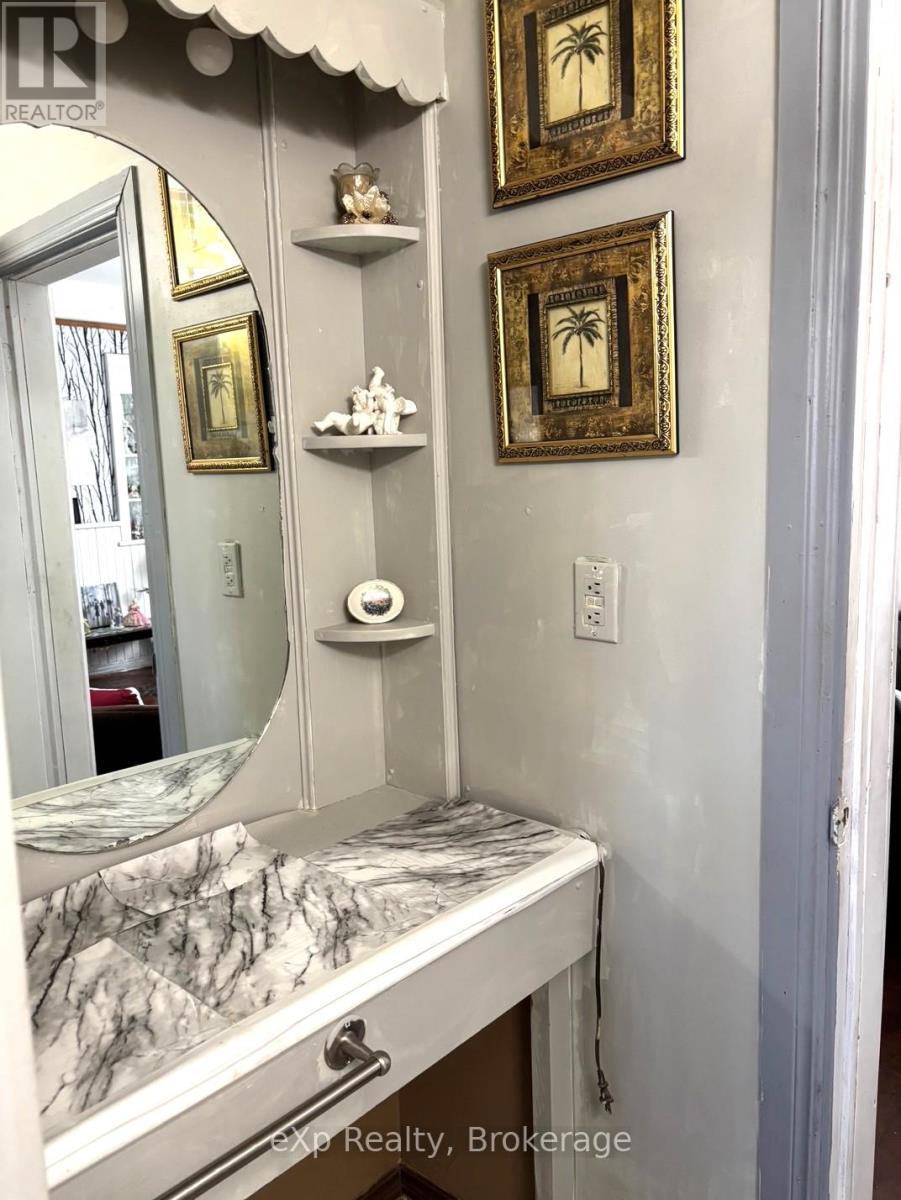 385 11th Avenue, Hanover, Ontario  N4N 2R7 - Photo 14 - X13213932