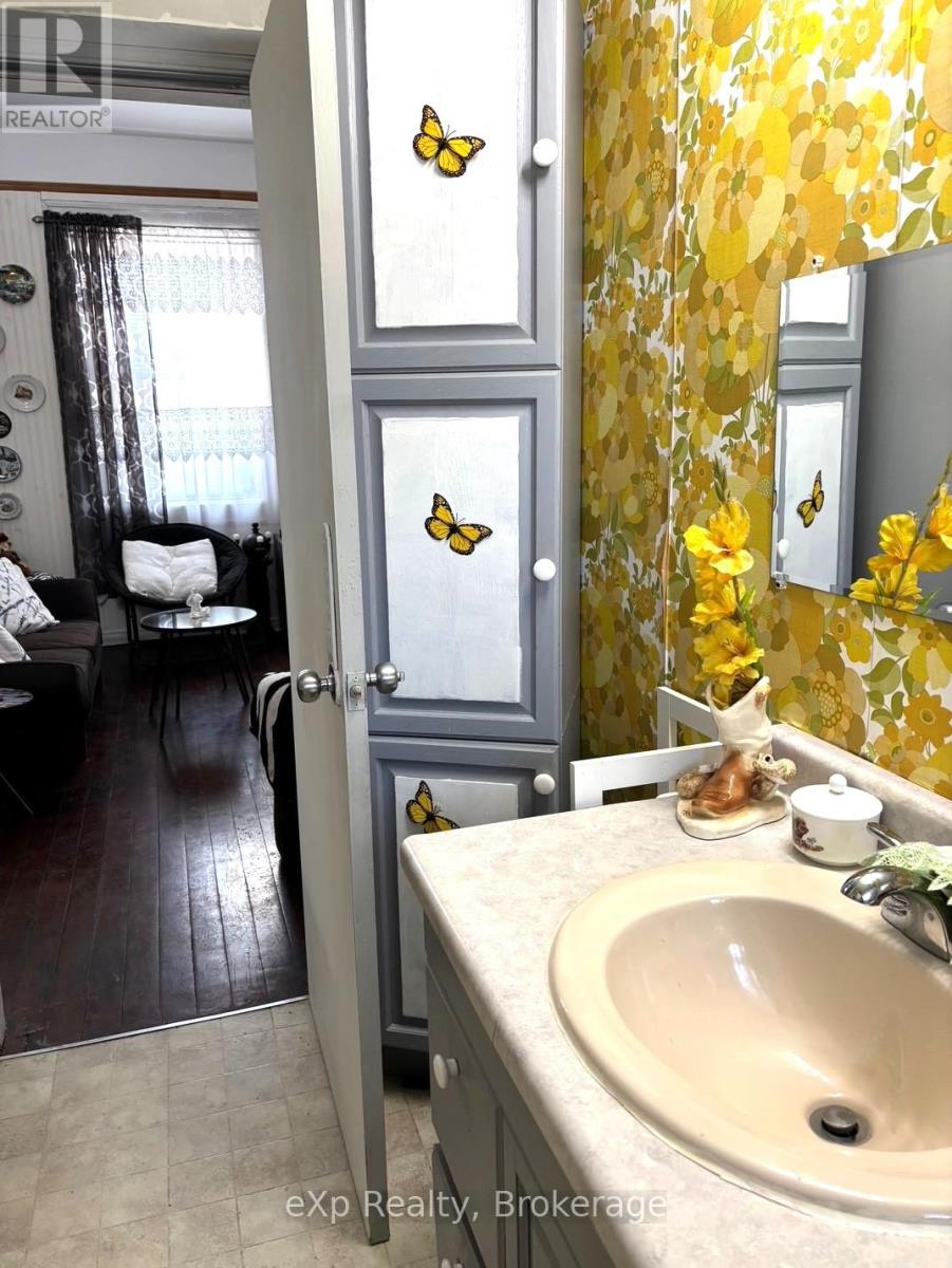 385 11th Avenue, Hanover, Ontario  N4N 2R7 - Photo 15 - X13213932