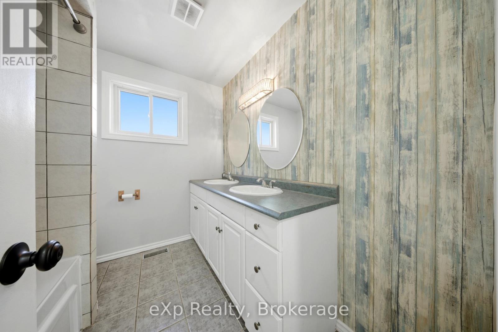 79 Ann Street, Hamilton, Ontario  L9H 5R2 - Photo 20 - X13214194