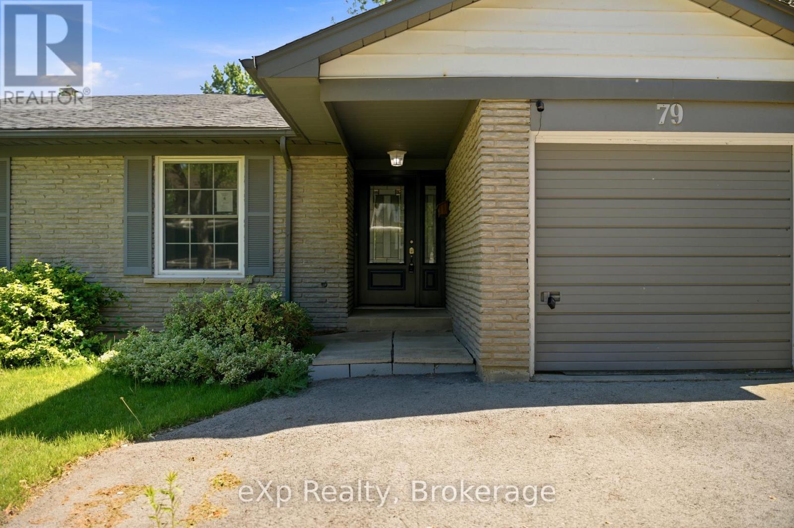 79 Ann Street, Hamilton, Ontario  L9H 5R2 - Photo 3 - X13214194