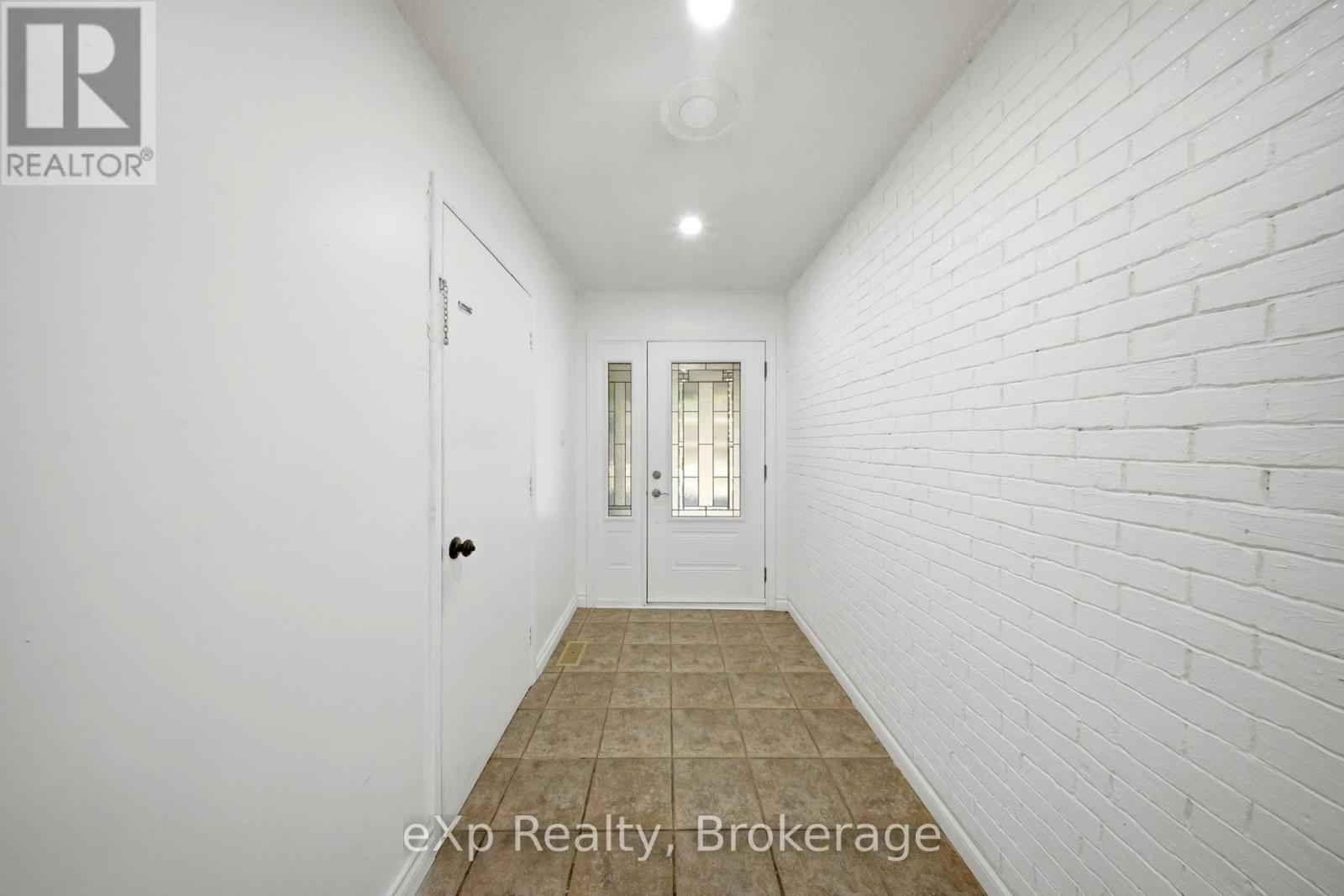 79 Ann Street, Hamilton, Ontario  L9H 5R2 - Photo 4 - X13214194