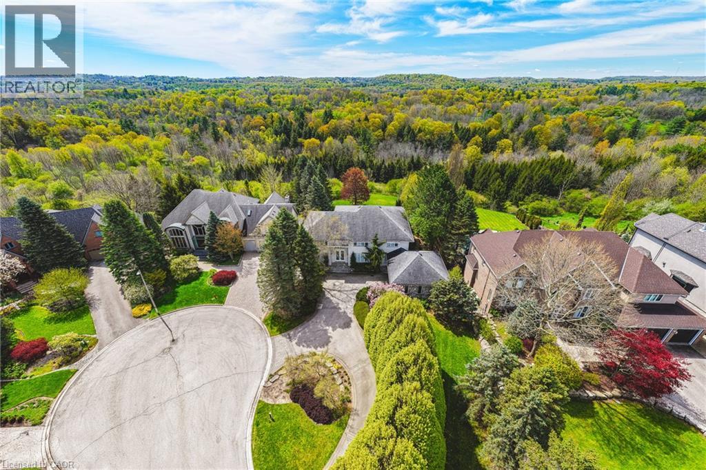 2 Anslow Court, Dundas, Ontario  L9H 6Z2 - Photo 3 - 40834803