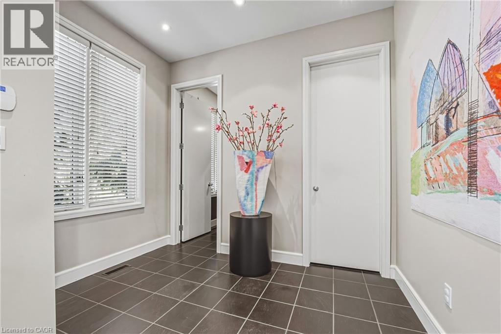2 Anslow Court, Dundas, Ontario  L9H 6Z2 - Photo 6 - 40834803
