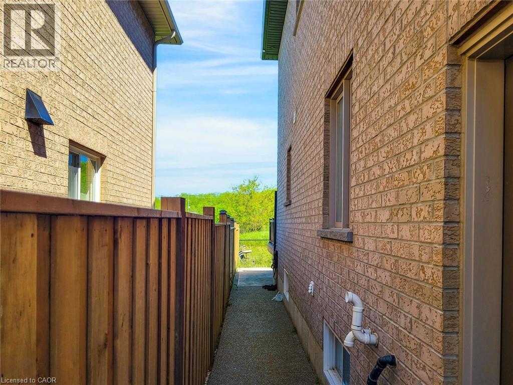 27 Riesling Court, Hamilton, Ontario  L8G 5H2 - Photo 39 - 40834852