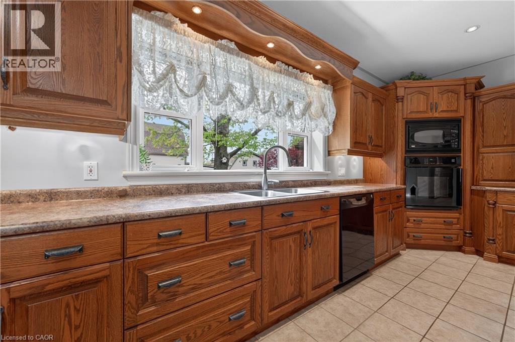 136 Mountain Street, Grimsby, Ontario  L3M 4E7 - Photo 10 - 40834353