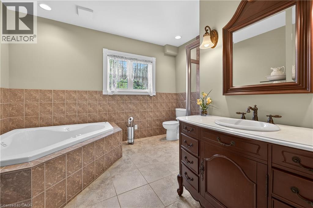 136 Mountain Street, Grimsby, Ontario  L3M 4E7 - Photo 20 - 40834353
