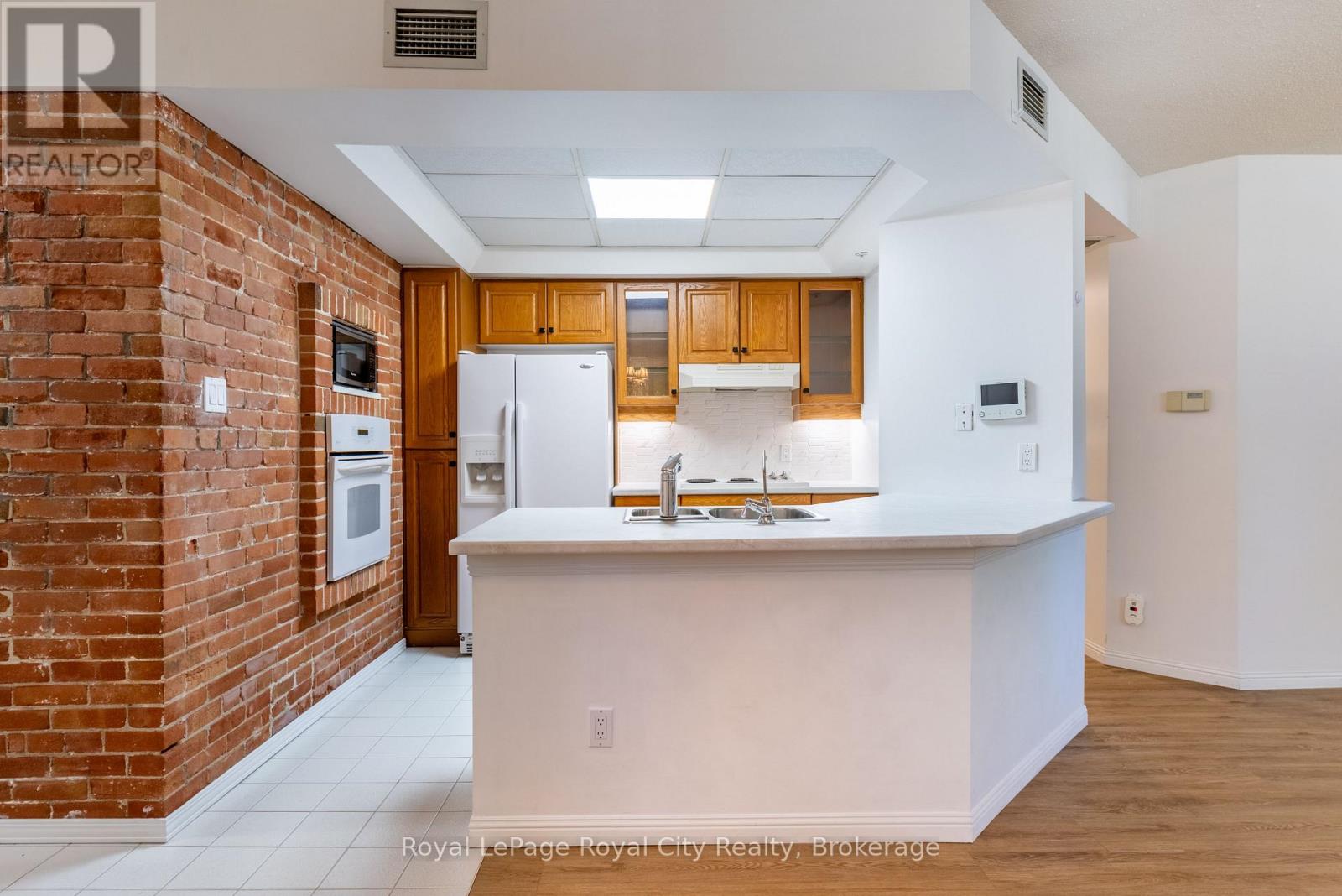 101 - 57 Suffolk Street W, Guelph, Ontario  N1H 2J1 - Photo 2 - X13216432