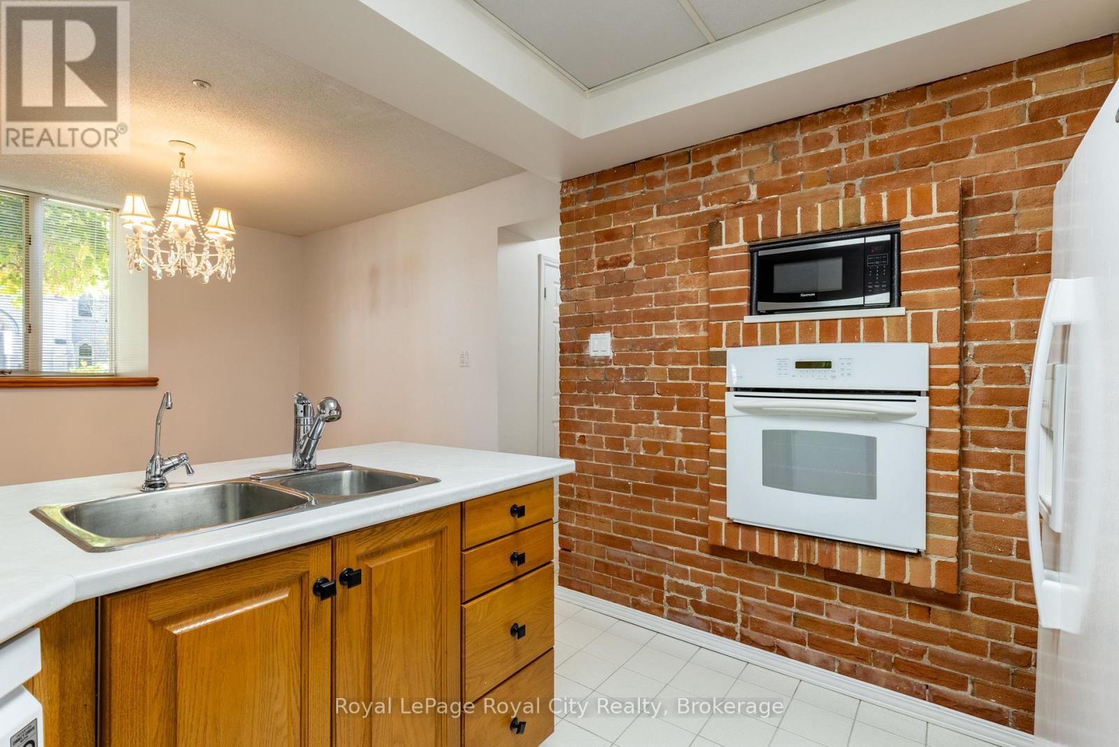 101 - 57 Suffolk Street W, Guelph, Ontario  N1H 2J1 - Photo 3 - X13216432