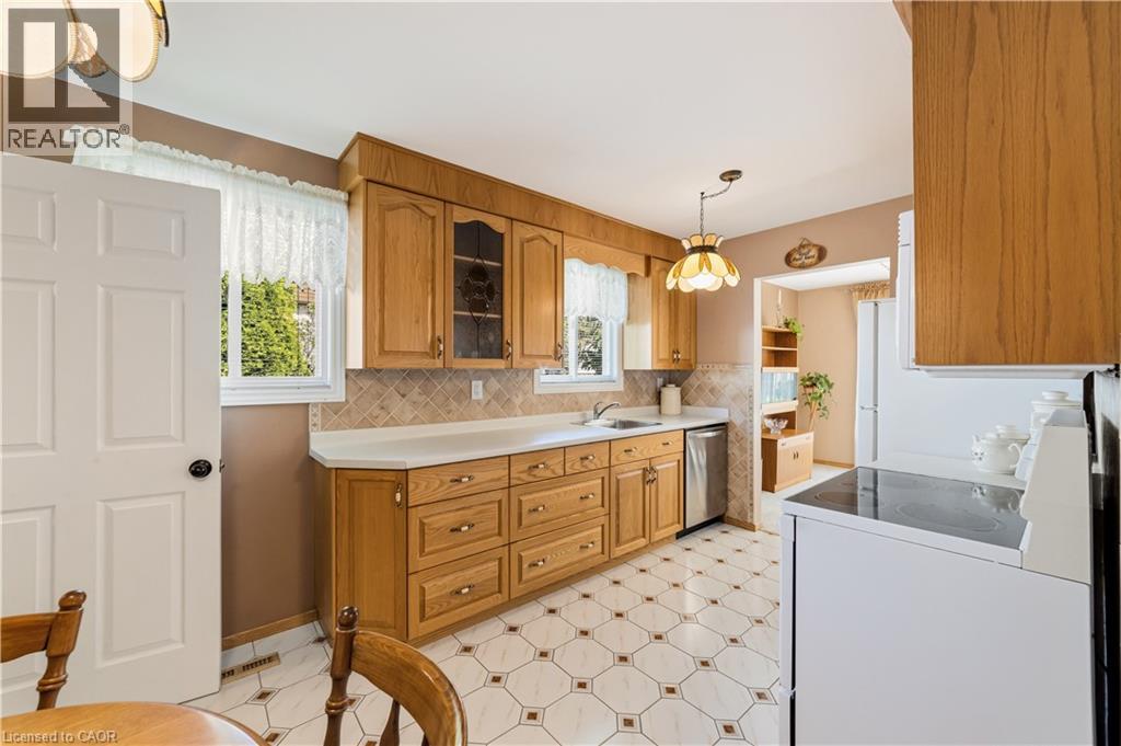 450 Brigadoon Drive, Hamilton, Ontario  L9C 6E4 - Photo 10 - 40833872