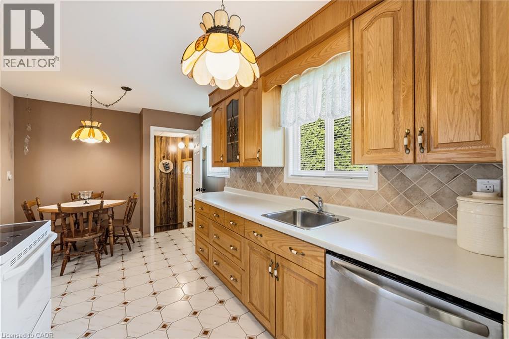 450 Brigadoon Drive, Hamilton, Ontario  L9C 6E4 - Photo 14 - 40833872