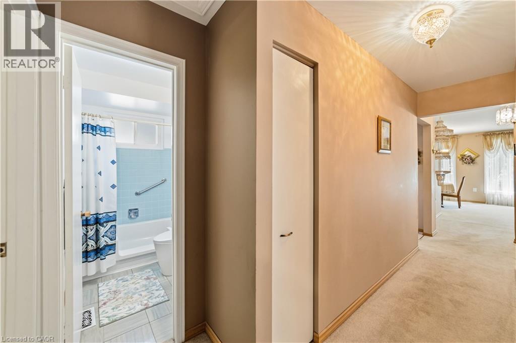 450 Brigadoon Drive, Hamilton, Ontario  L9C 6E4 - Photo 16 - 40833872
