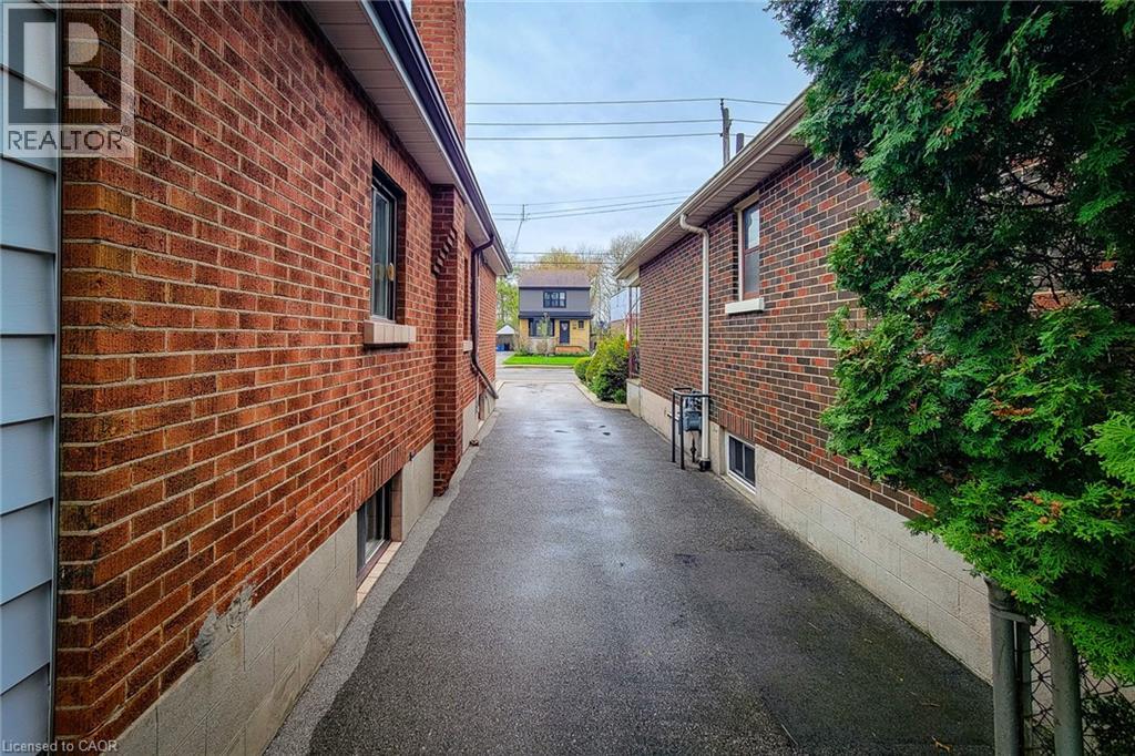 187 Paradise Road N, Hamilton, Ontario  L8S 3T2 - Photo 4 - 40834277