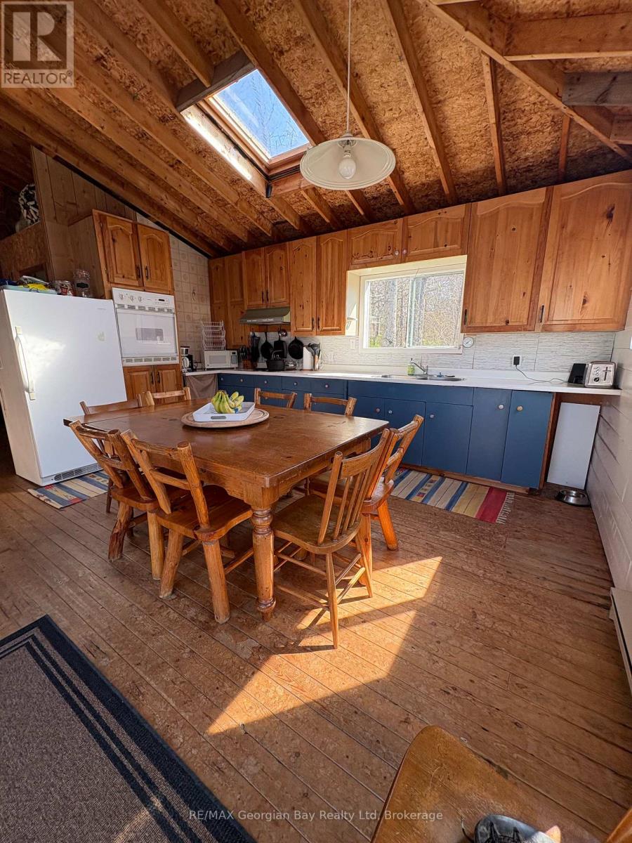 681 Mkade Kegwin Miikan Road, Christian Island 30, Ontario  L9M 0A9 - Photo 11 - S13218556