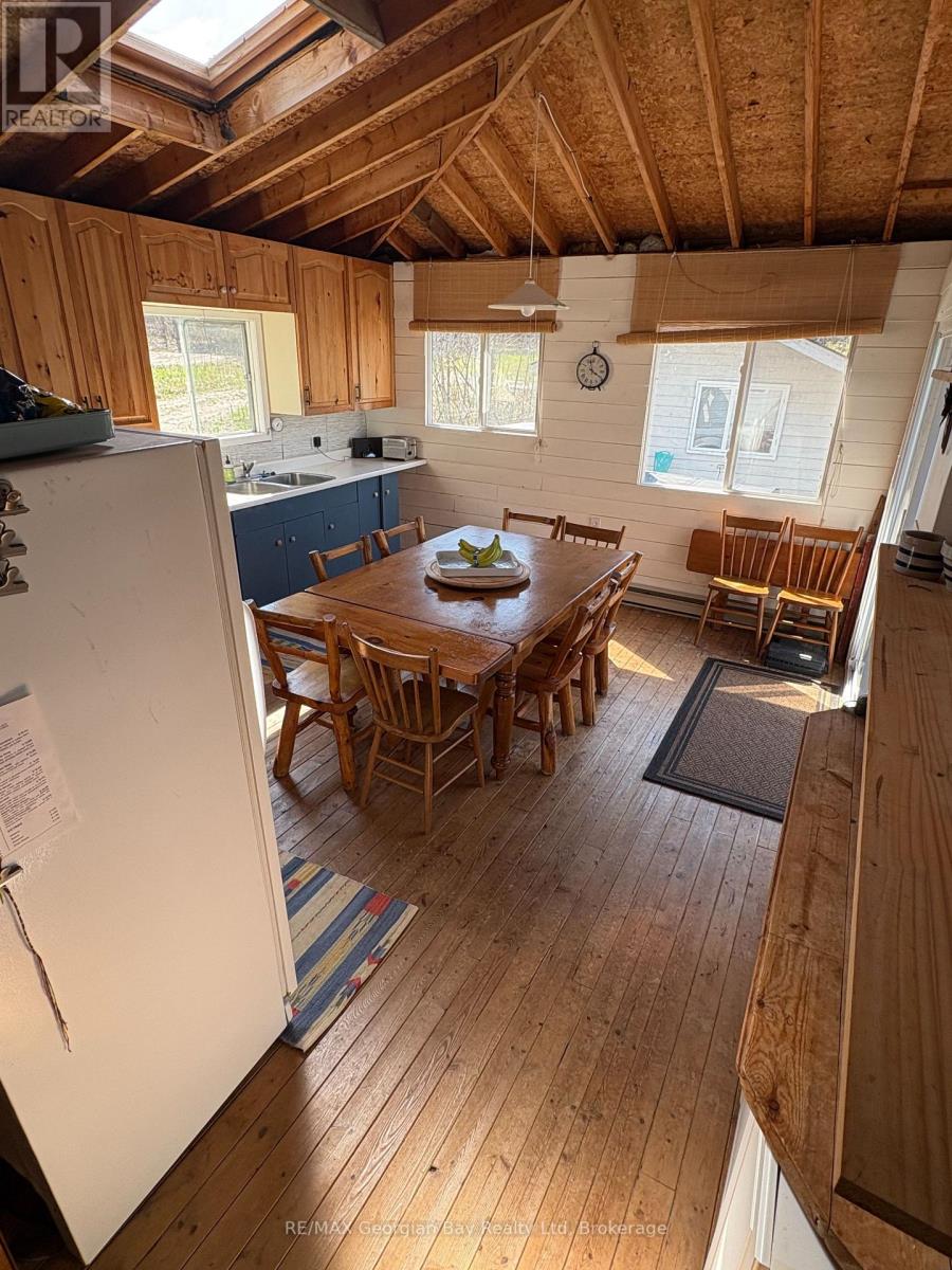 681 Mkade Kegwin Miikan Road, Christian Island 30, Ontario  L9M 0A9 - Photo 12 - S13218556