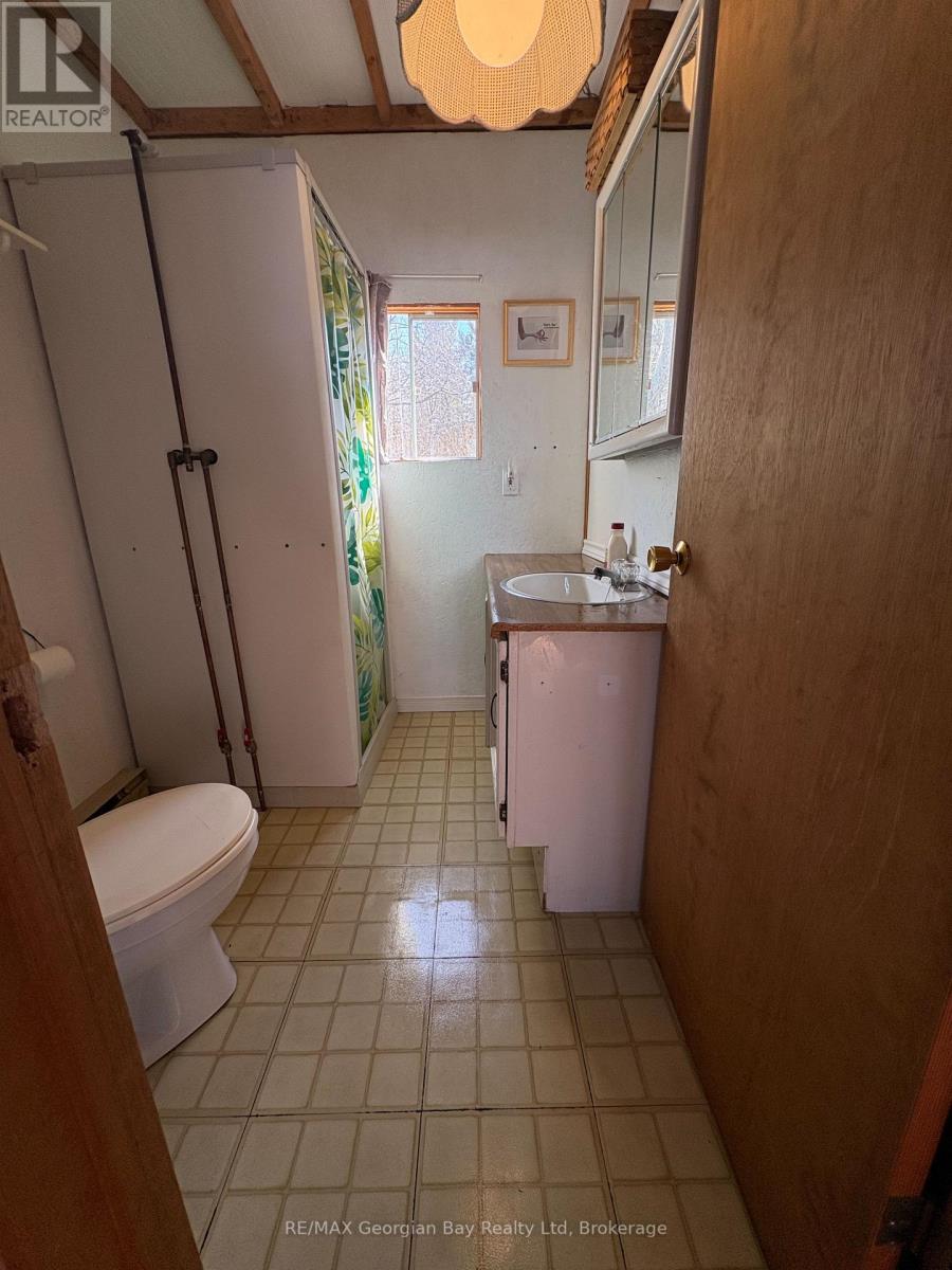 681 Mkade Kegwin Miikan Road, Christian Island 30, Ontario  L9M 0A9 - Photo 13 - S13218556
