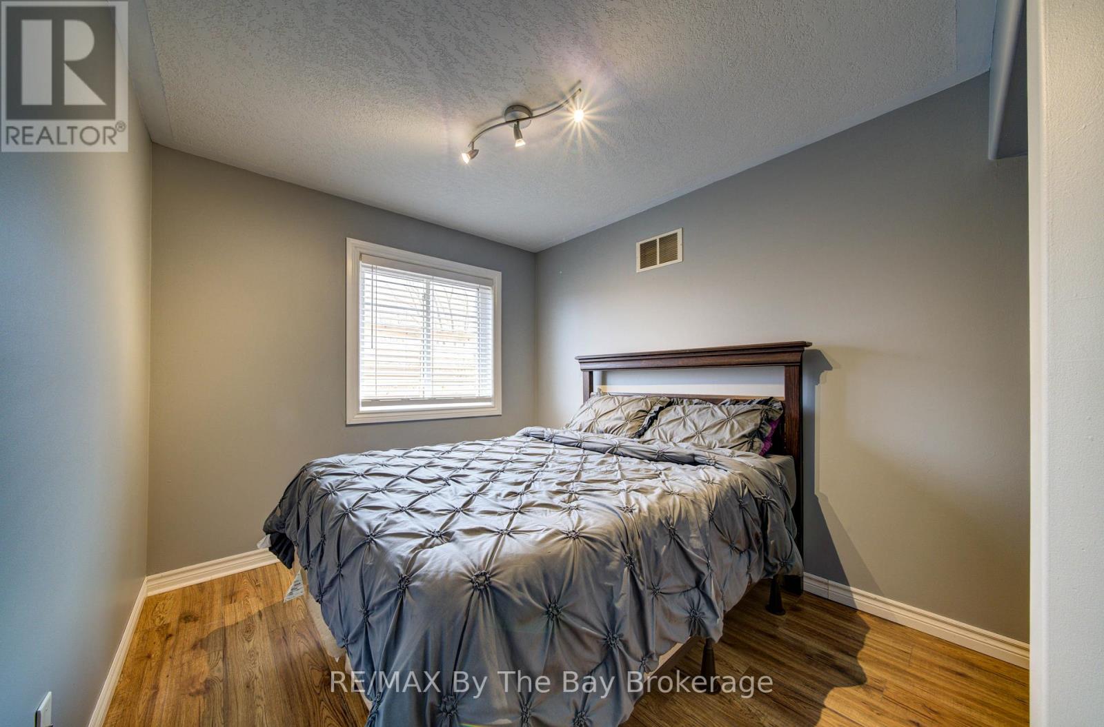 229 Atkinson Street, Clearview, Ontario  L0M 1S0 - Photo 13 - S13220868