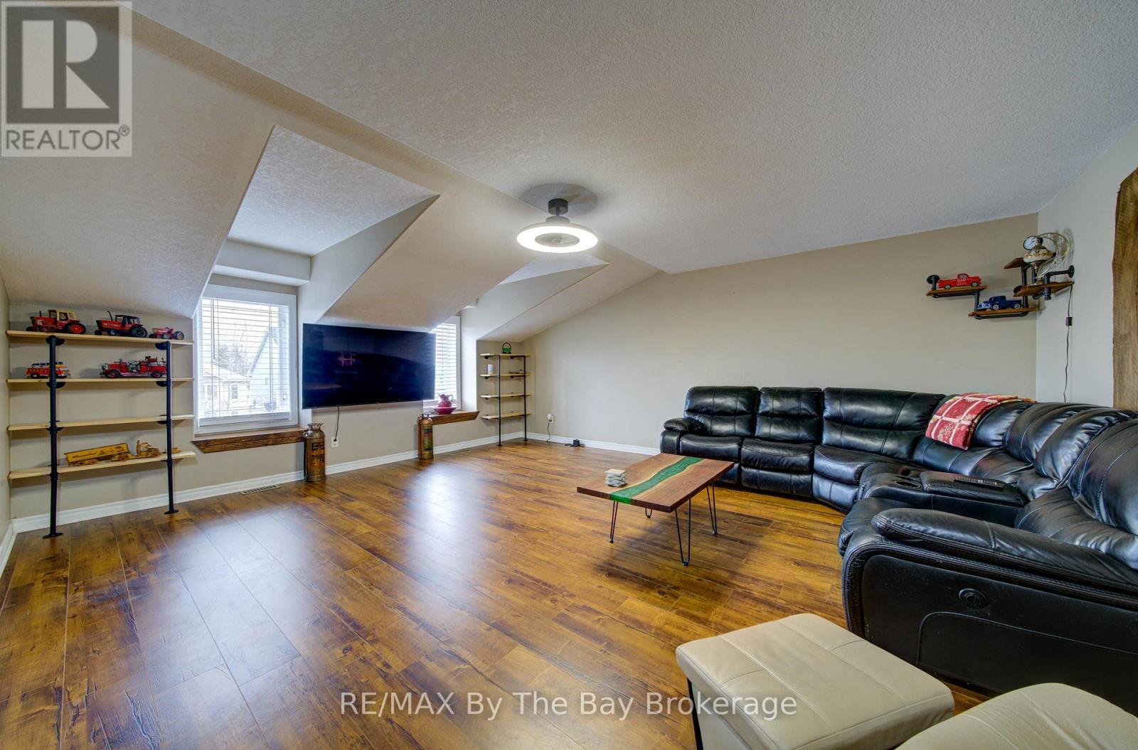 229 Atkinson Street, Clearview, Ontario  L0M 1S0 - Photo 4 - S13220868