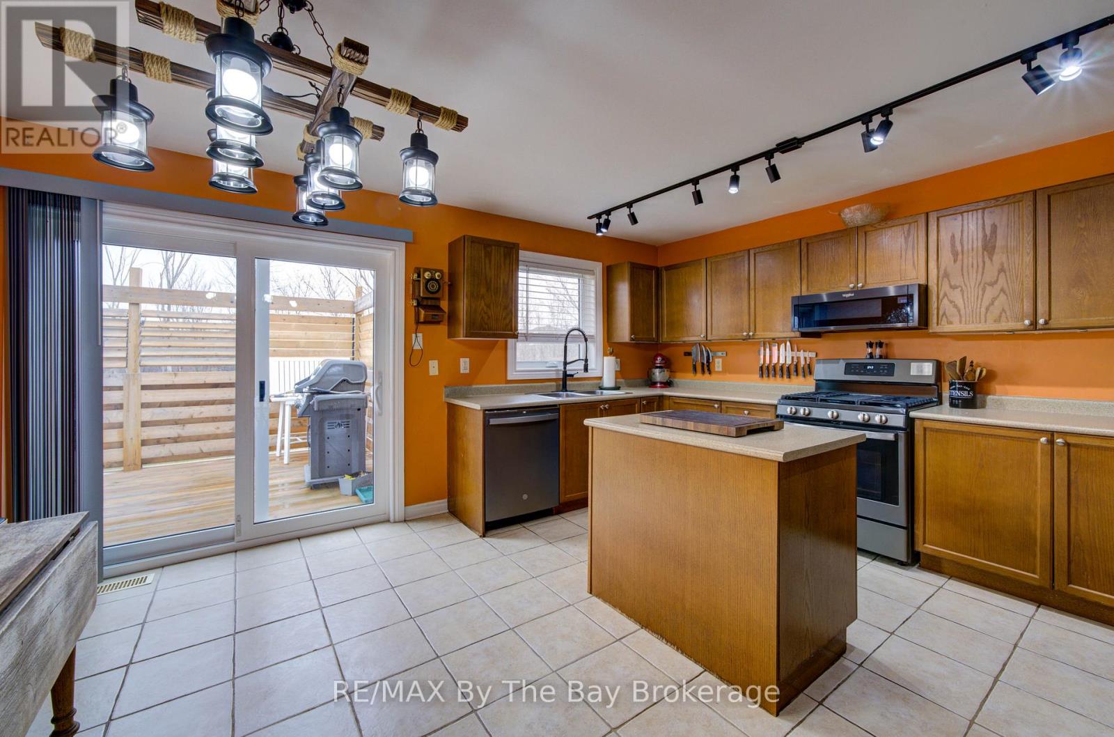 229 Atkinson Street, Clearview, Ontario  L0M 1S0 - Photo 6 - S13220868