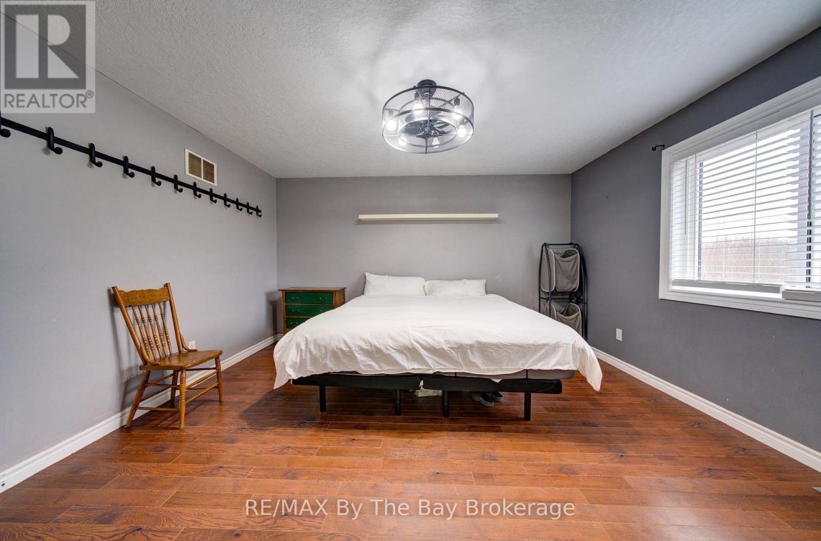229 Atkinson Street, Clearview, Ontario  L0M 1S0 - Photo 9 - S13220868