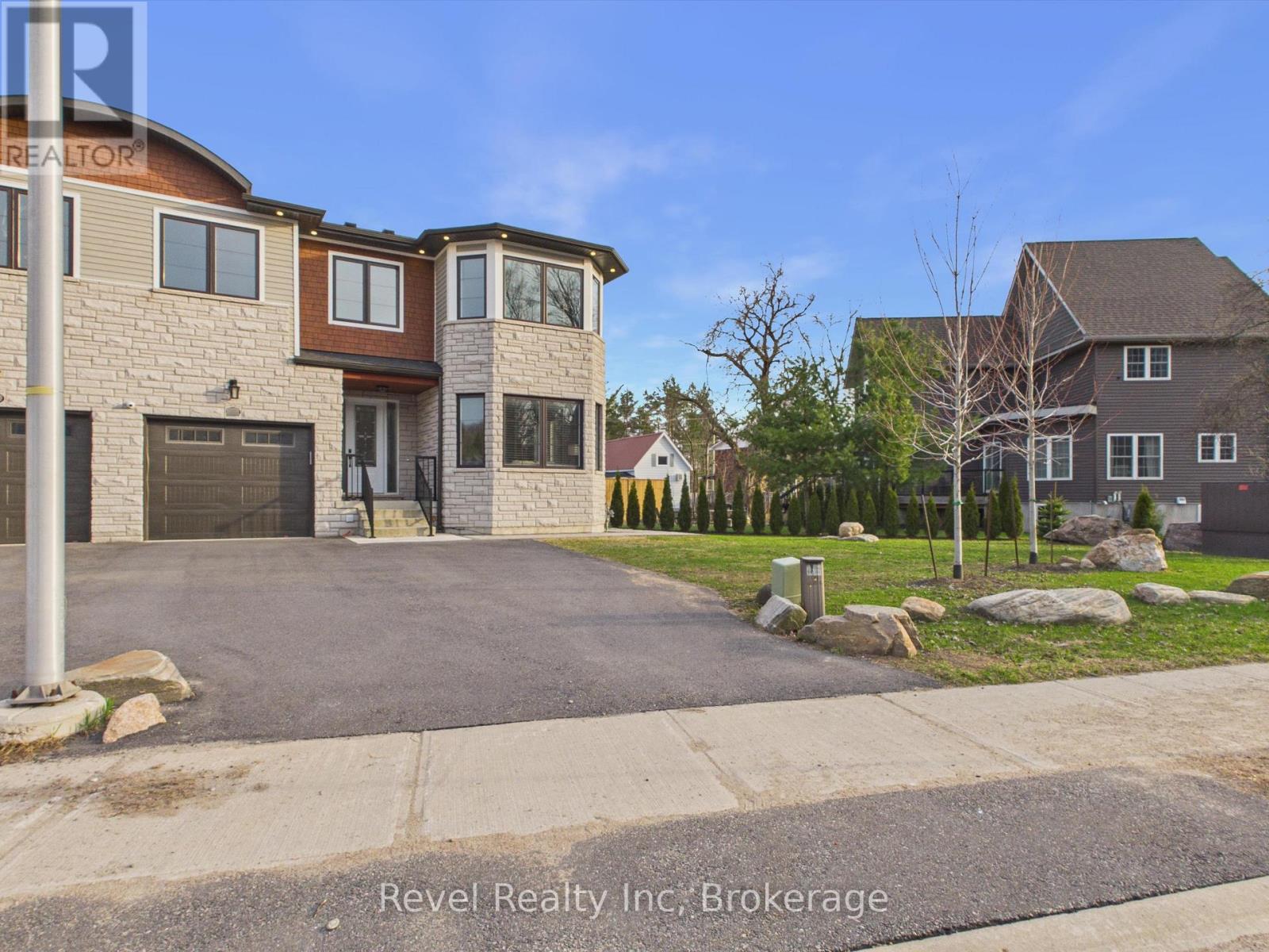 181 Anglo Street, Bracebridge, Ontario  P1L 2H3 - Photo 2 - X13221026