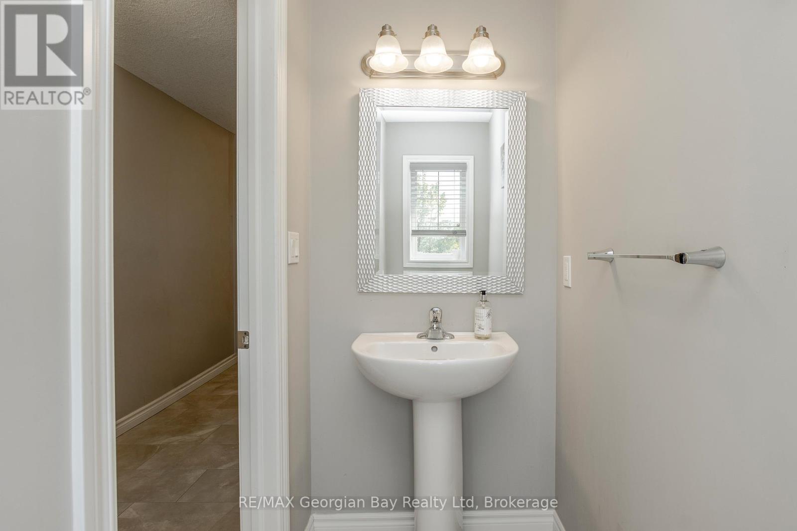 956 Cook Drive, Midland, Ontario  L4R 0E4 - Photo 3 - S13221306