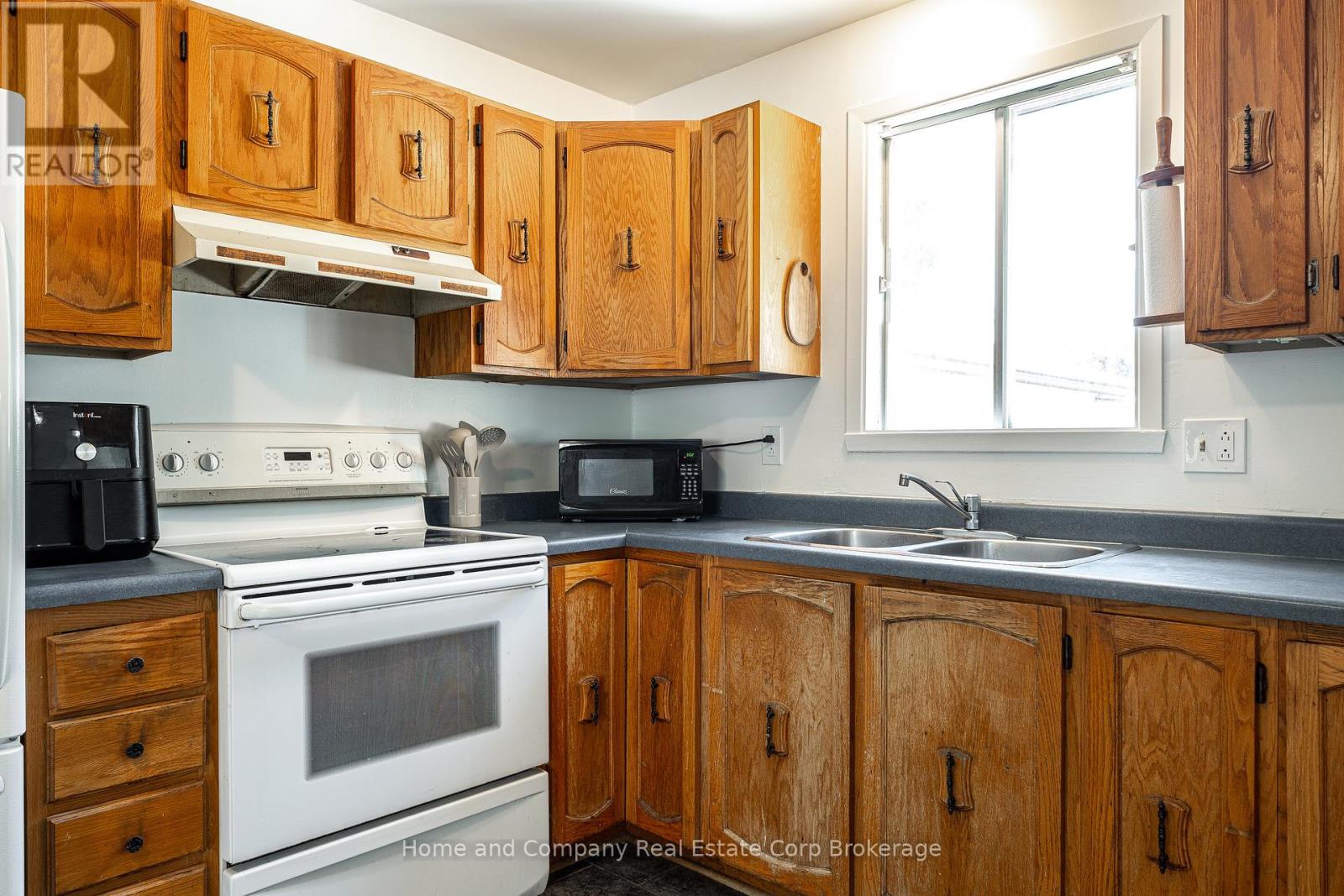50 Dufferin Street, Stratford, Ontario  N5A 2G5 - Photo 8 - X13221524