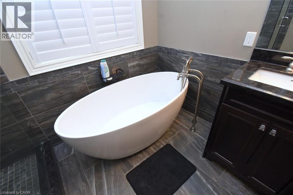 708 Winston Road, Grimsby, Ontario  L3M 4E8 - Photo 20 - 40835235