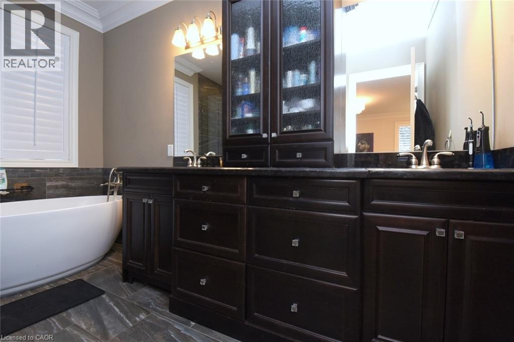 708 Winston Road, Grimsby, Ontario  L3M 4E8 - Photo 21 - 40835235