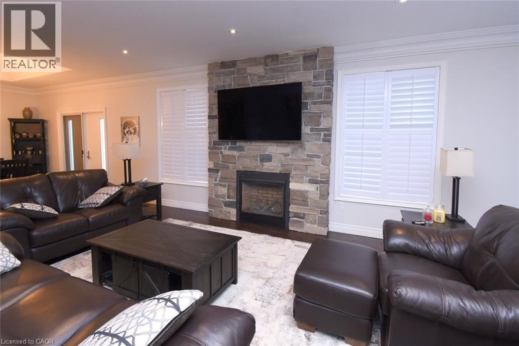708 Winston Road, Grimsby, Ontario  L3M 4E8 - Photo 8 - 40835235
