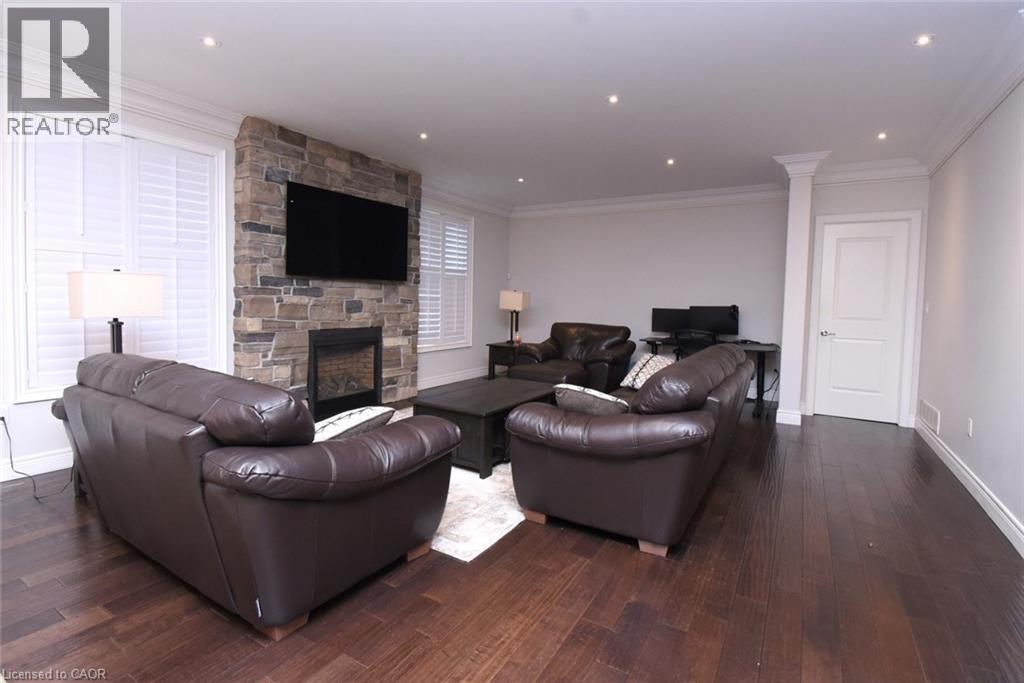 708 Winston Road, Grimsby, Ontario  L3M 4E8 - Photo 9 - 40835235