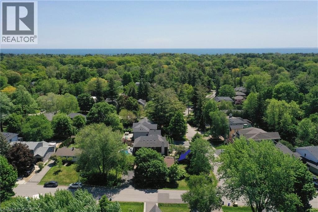 1304 Avon Crescent, Oakville, Ontario  L6J 2T7 - Photo 2 - 40835285