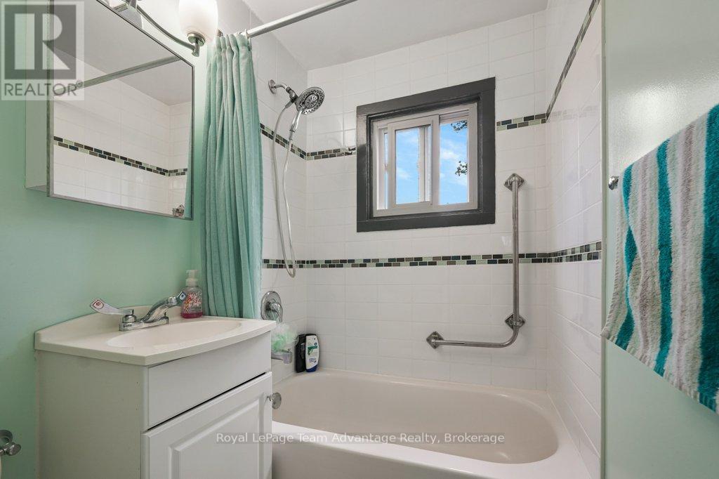 12a Victoria Avenue, Parry Sound, Ontario  P2A 2C1 - Photo 32 - X13221694