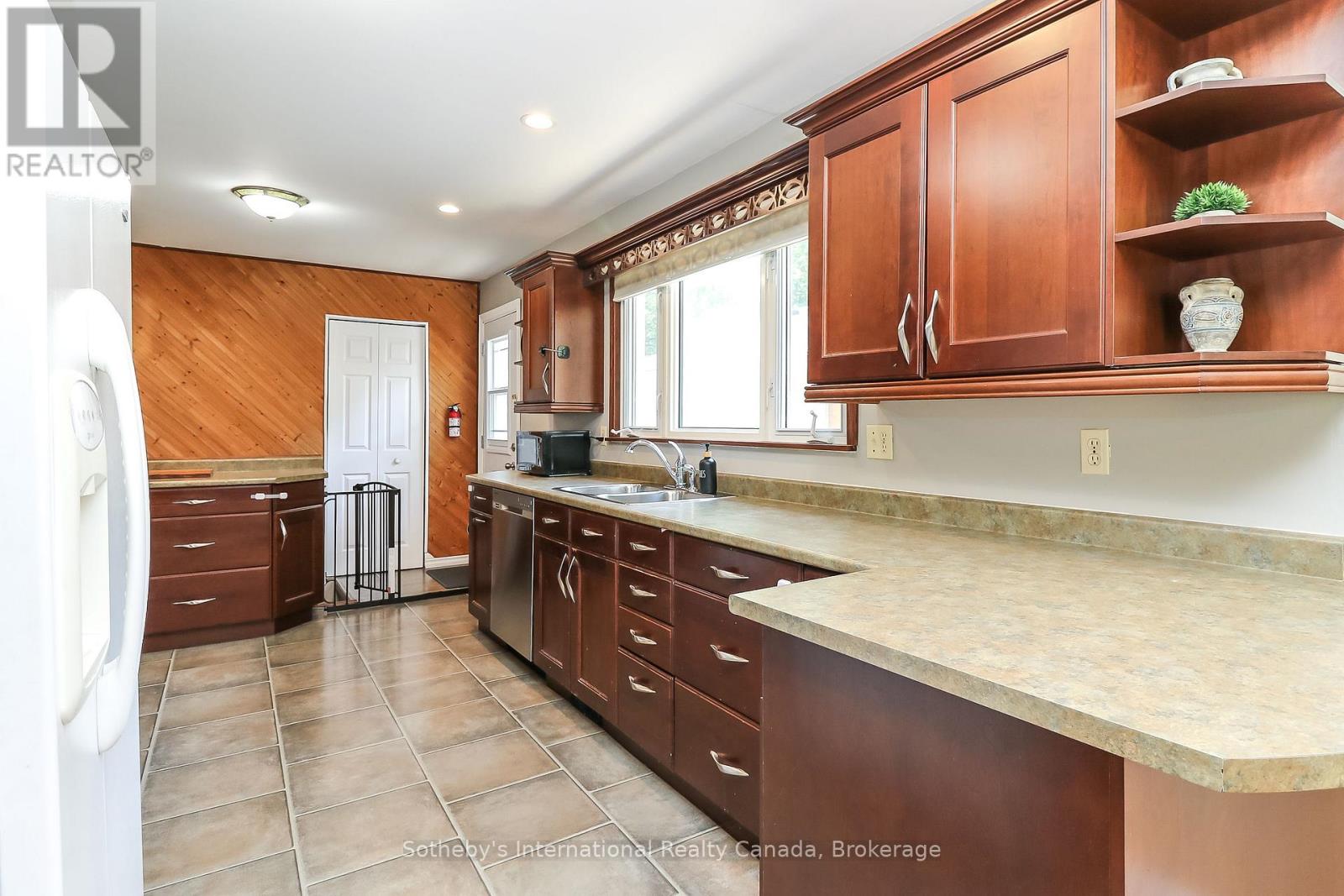 33 Parkwood Drive, Wasaga Beach, Ontario  L9Z 2T2 - Photo 15 - S13221840