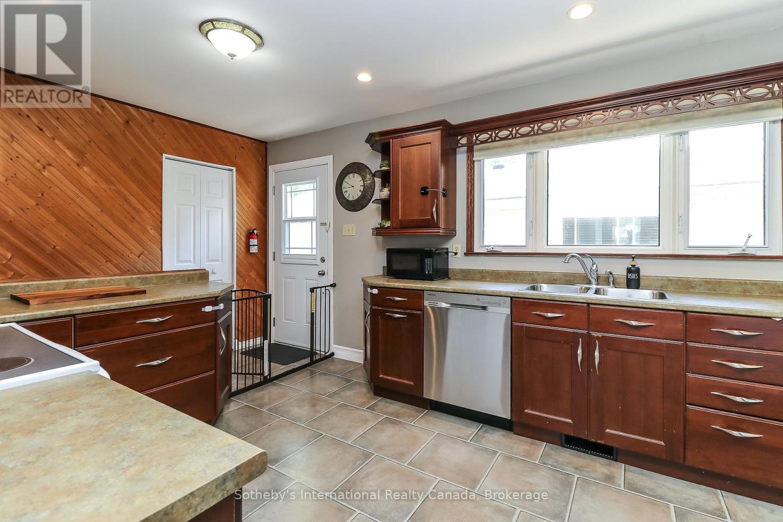 33 Parkwood Drive, Wasaga Beach, Ontario  L9Z 2T2 - Photo 17 - S13221840