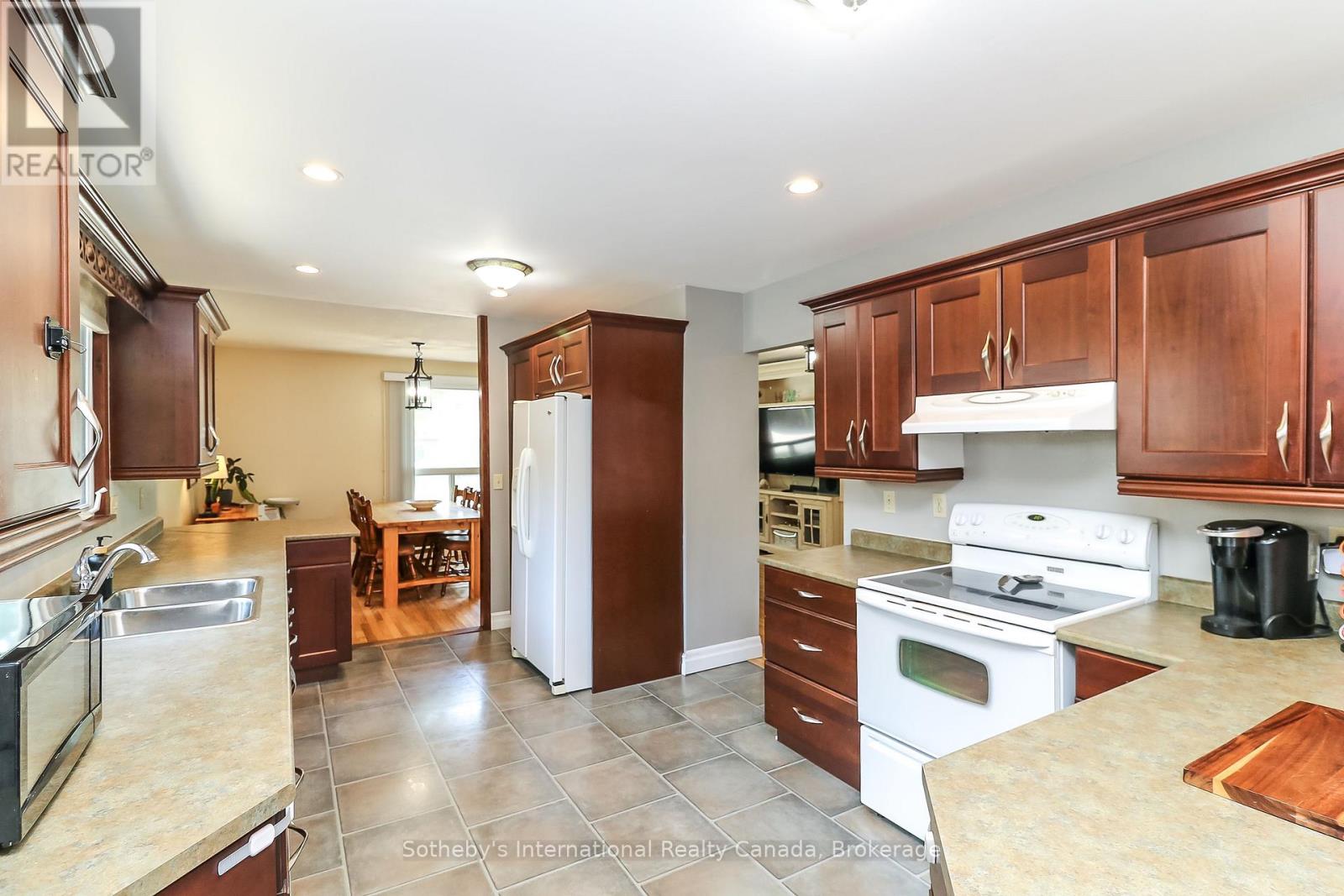 33 Parkwood Drive, Wasaga Beach, Ontario  L9Z 2T2 - Photo 19 - S13221840