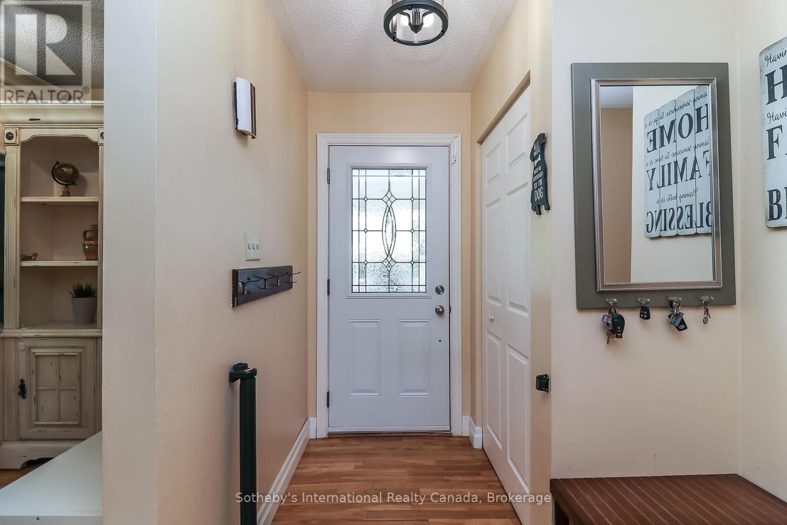 33 Parkwood Drive, Wasaga Beach, Ontario  L9Z 2T2 - Photo 5 - S13221840