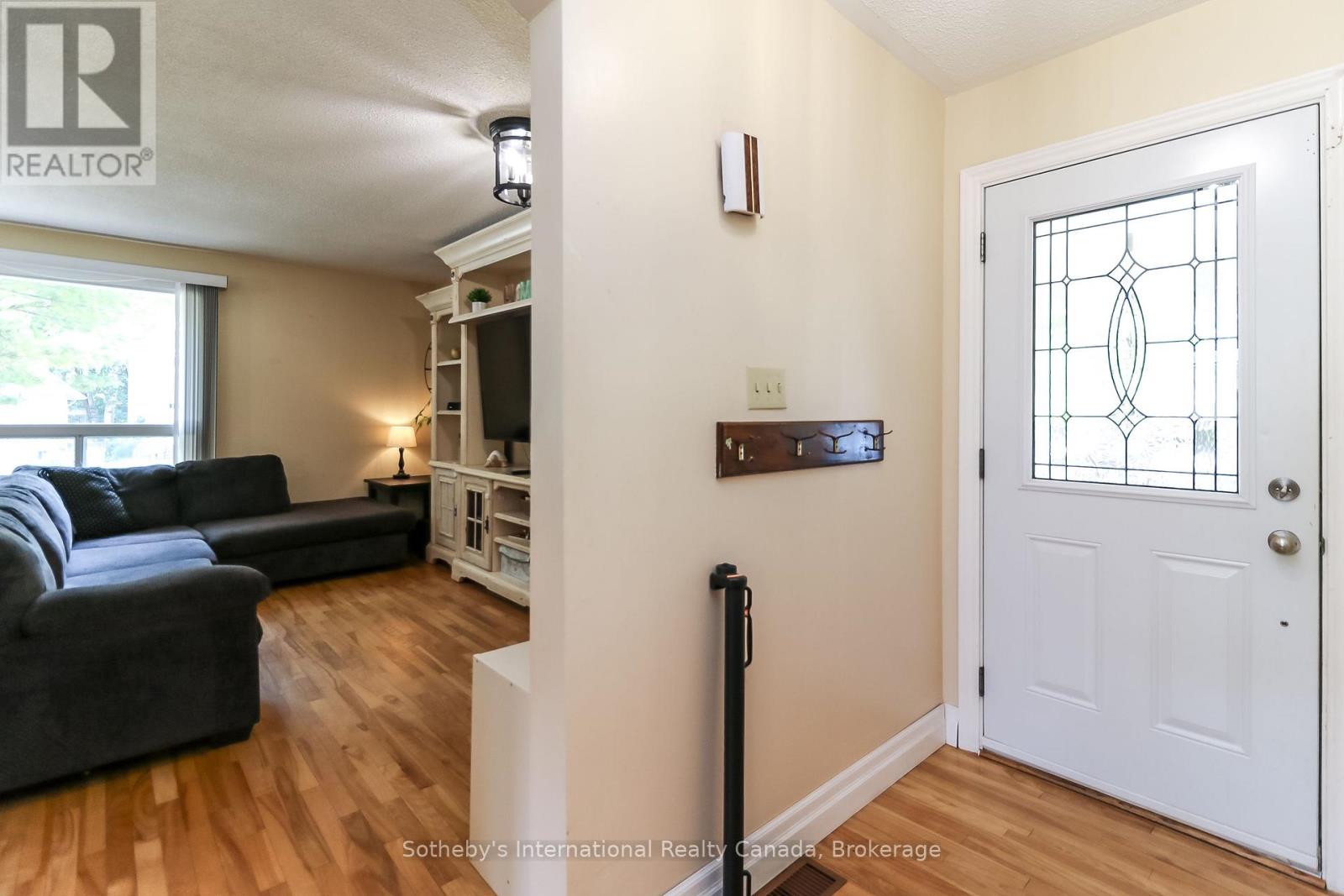 33 Parkwood Drive, Wasaga Beach, Ontario  L9Z 2T2 - Photo 6 - S13221840