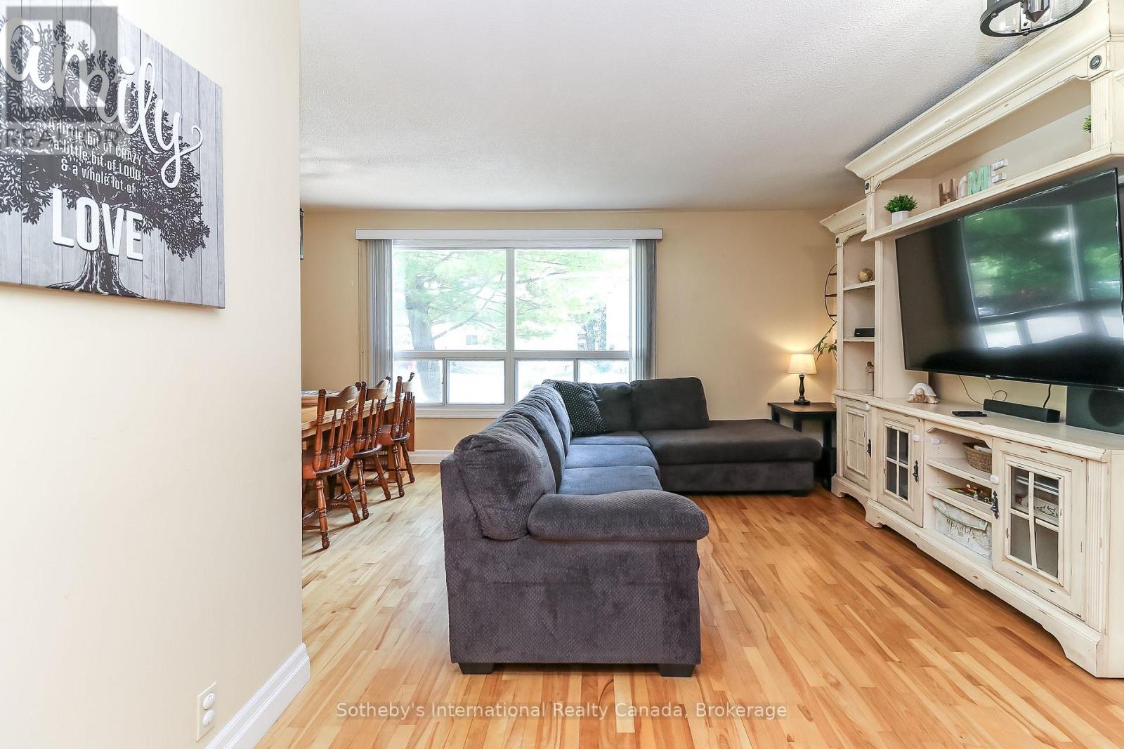 33 Parkwood Drive, Wasaga Beach, Ontario  L9Z 2T2 - Photo 8 - S13221840