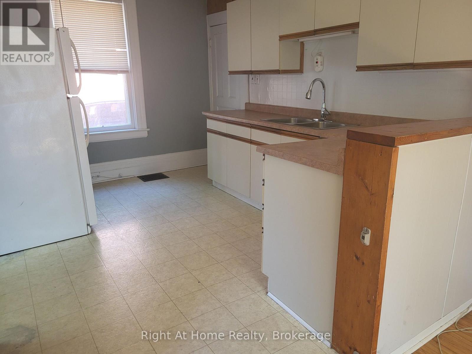 12 Mercer Street, Stratford, Ontario  N5A 6J4 - Photo 11 - X13222428