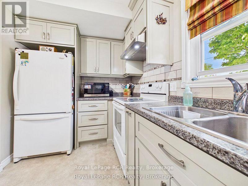 232 William Street, North Huron, Ontario  N0G 2W0 - Photo 11 - X13222742