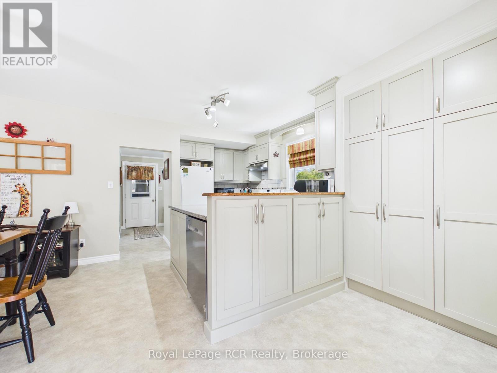 232 William Street, North Huron, Ontario  N0G 2W0 - Photo 7 - X13222742