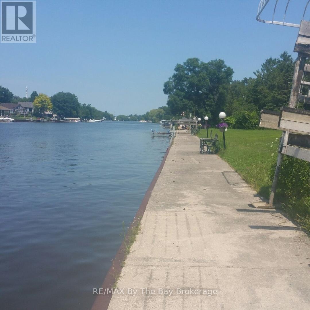 10 Edgewater Road, Wasaga Beach, Ontario  L9Z 2W3 - Photo 4 - S13222940